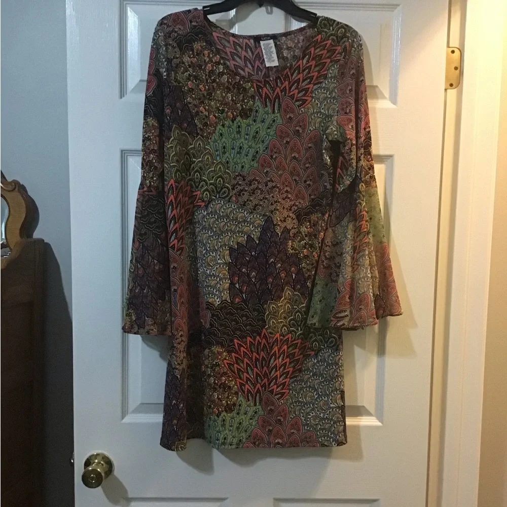 MSK Multicolor Bell-Sleeve Patterned Dress in Coral, Olive & Navy - Picture 3 of 5